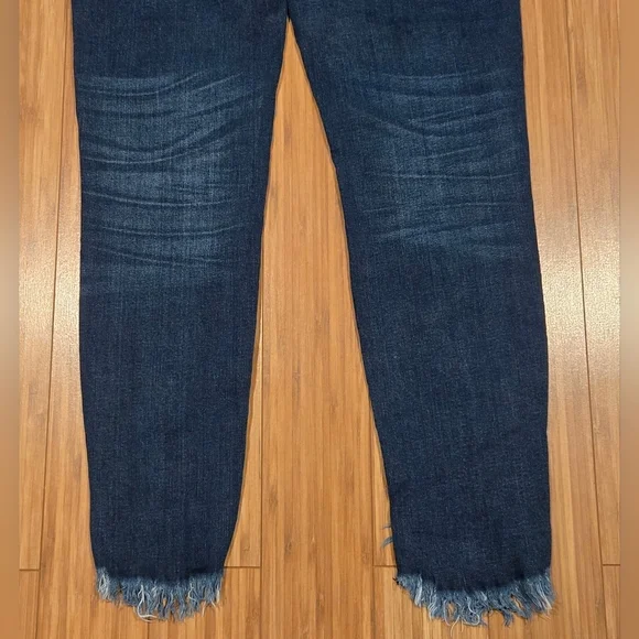 NWOT KanCan Highwaist Distressed Blue Jeans - Picture 6 of 9